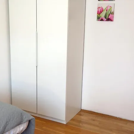 Sarah 아파트 *